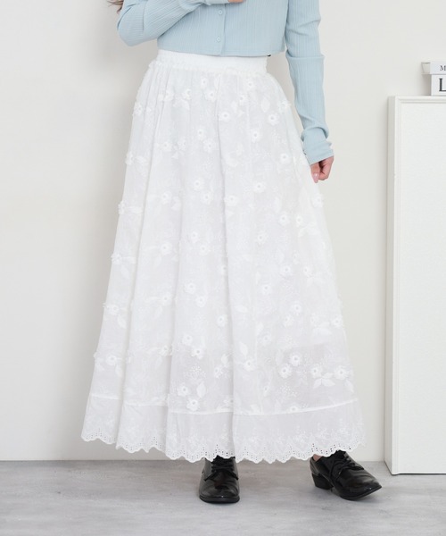 RME.(アールエムイー)の「フラワー刺繍レースロングスカート(スカート・レディース・ホワイト・FREE)」の1枚目の写真