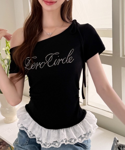 Ada.(エイダ)の「デコルテストラップ ラインストーン ロゴ レースヘム タイト Tシャツ(Tシャツ/カットソー・レディース・ブルー/グレー/ブラック/アイボリー・FREE)」の3枚目の写真