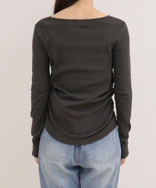 fredy emue(フレディエミュ)の「サイドギャザーシアーロンTシャツ(Tシャツ/カットソー・レディース・イエロー/オフホワイト/チャコールグレー・38)」の9枚目の写真
