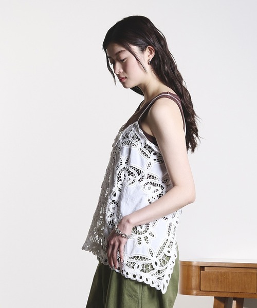 ROSE BUD(ローズバッド)の「(mag.by c)BATTEN LACE CAMISOLE(キャミソール・レディース・ホワイト/レッド・ONE SIZE)」の4枚目の写真