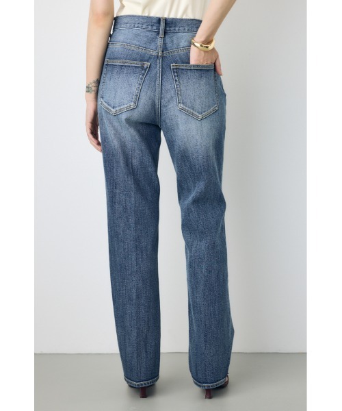 AZUL by moussy(アズールバイマウジー)の「【サイズ,身長別画像あり】AZUL DENIM センタープレスストレートデニム 体系カバー 美脚 細見え 足長(デニムパンツ・レディース・ブルー/ワンウォッシュ・24inch/25inch/26inch/27inch)」の6枚目の写真