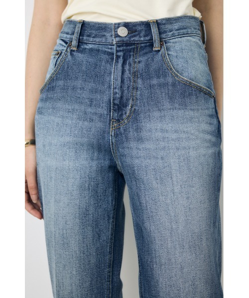 AZUL by moussy(アズールバイマウジー)の「【サイズ,身長別画像あり】AZUL DENIM センタープレスストレートデニム 体系カバー 美脚 細見え 足長(デニムパンツ・レディース・ブルー/ワンウォッシュ・24inch/25inch/26inch/27inch)」の7枚目の写真
