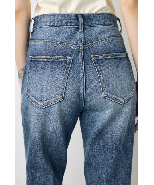 AZUL by moussy(アズールバイマウジー)の「【サイズ,身長別画像あり】AZUL DENIM センタープレスストレートデニム 体系カバー 美脚 細見え 足長(デニムパンツ・レディース・ブルー/ワンウォッシュ・24inch/25inch/26inch/27inch)」の8枚目の写真