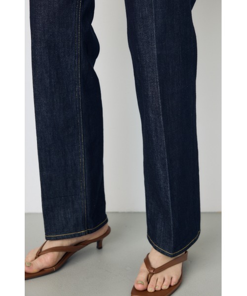 AZUL by moussy(アズールバイマウジー)の「【サイズ,身長別画像あり】AZUL DENIM センタープレスストレートデニム 体系カバー 美脚 細見え 足長(デニムパンツ・レディース・ブルー/ワンウォッシュ・24inch/25inch/26inch/27inch)」の21枚目の写真