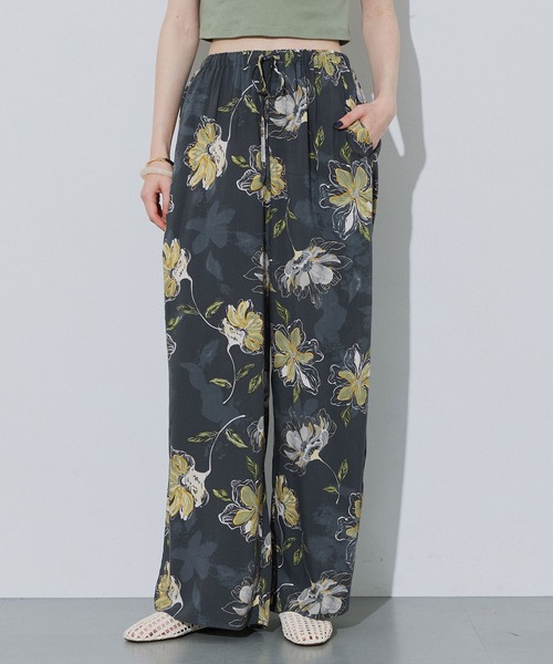 coca(coca)(コカ)の「レーヨンナチュラルフラワーパンツ(その他パンツ・レディース・その他・LONG/MEDIUM/SHORT)」の1枚目の写真
