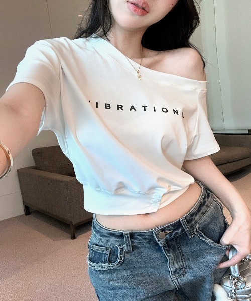 REMUR(レミュール)の「ワンショルロゴプリントTシャツ 裾ボタン(Tシャツ/カットソー・レディース・ブラック/ホワイト・FREE)」の22枚目の写真