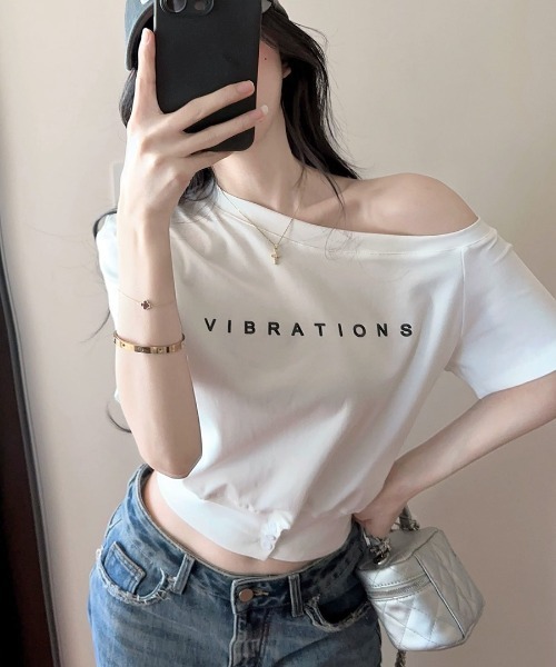 REMUR(レミュール)の「ワンショルロゴプリントTシャツ 裾ボタン(Tシャツ/カットソー・レディース・ブラック/ホワイト・FREE)」の19枚目の写真