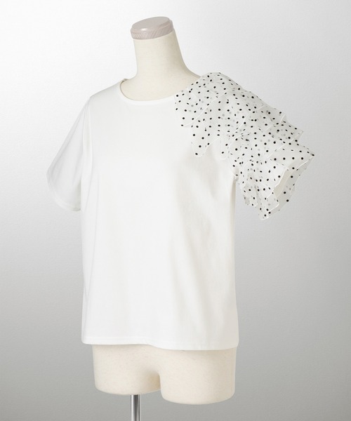 HUIT bouquet(ユイット)の「アシンメトリー フリルスリーブ Tシャツ HUIT(Tシャツ/カットソー・レディース・ホワイト系その他/ホワイト系その他2・M)」の3枚目の写真
