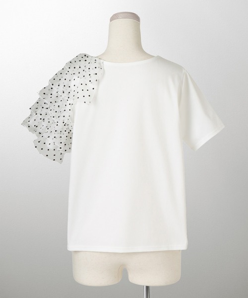 HUIT bouquet(ユイット)の「アシンメトリー フリルスリーブ Tシャツ HUIT(Tシャツ/カットソー・レディース・ホワイト系その他/ホワイト系その他2・M)」の4枚目の写真