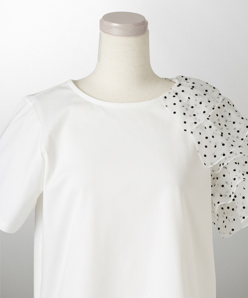 HUIT bouquet(ユイット)の「アシンメトリー フリルスリーブ Tシャツ HUIT(Tシャツ/カットソー・レディース・ホワイト系その他/ホワイト系その他2・M)」の5枚目の写真