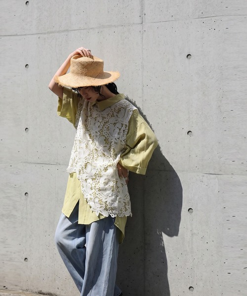 antiqua(アンティカ)の「花柄 アシンメトリー 透かし編み レース ベスト(ベスト・レディース・ナチュラル/ブラック・ONESIZE)」の10枚目の写真