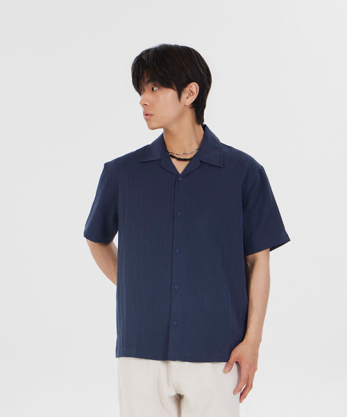 MAKEITTO(メイキット)の「ミニマルオープンカラー半袖シャツ_ネイビー(シャツ/ブラウス・メンズ・ダークネイビー・MEDIUM/LARGE/X-LARGE/XX-LARGE)」の2枚目の写真