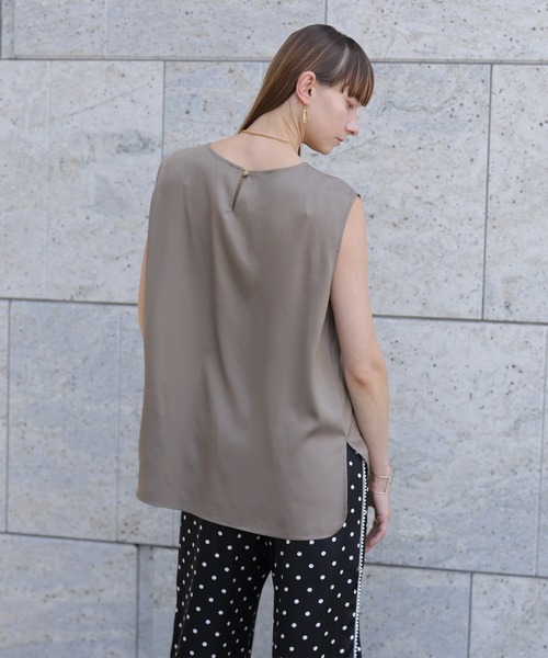 CADUNE(カデュネ)の「サテンブラウス(シャツ/ブラウス・レディース・モカ/ブラック・38/36)」の5枚目の写真