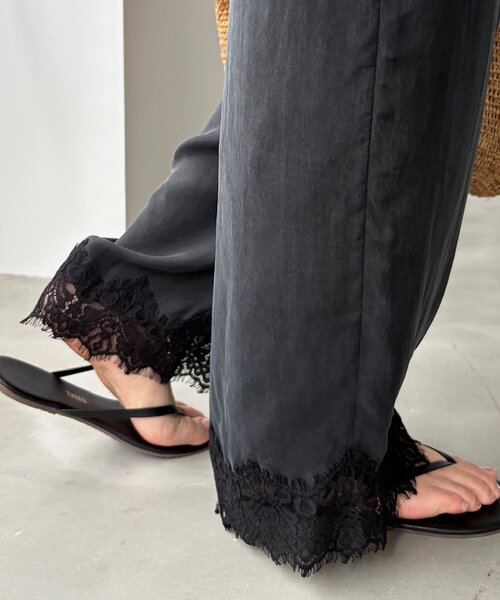 DouDou(ドゥドゥ)の「【セットアップ可能】レースヘムパンツ(その他パンツ・レディース・グレイッシュベージュ/ブラック・TM/FREE)」の12枚目の写真