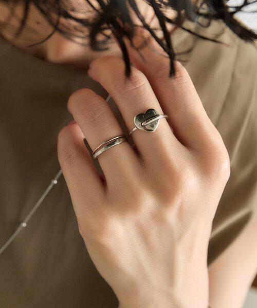 ear PAPILLONNER(イアパピヨネ)の「《WEB限定/スターリングシルバー使用》スルーハートリング(リング・レディース・シルバー系その他4・ONE SIZE)」の7枚目の写真