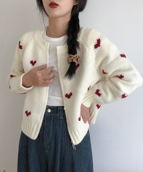 Ritzy(リッツィー)の「ハート総柄 ダブルジップクロップドニットカーディガン(カーディガン/ボレロ・レディース・ホワイト/イエロー・FREE)」の2枚目の写真