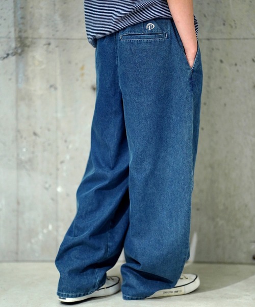 DEVILOCK(デビロック)の「DEVILOCK Light Denim Two-Tuck Wide Pants(その他パンツ・メンズ・ブラック/ネイビー・LARGE/MEDIUM)」の2枚目の写真