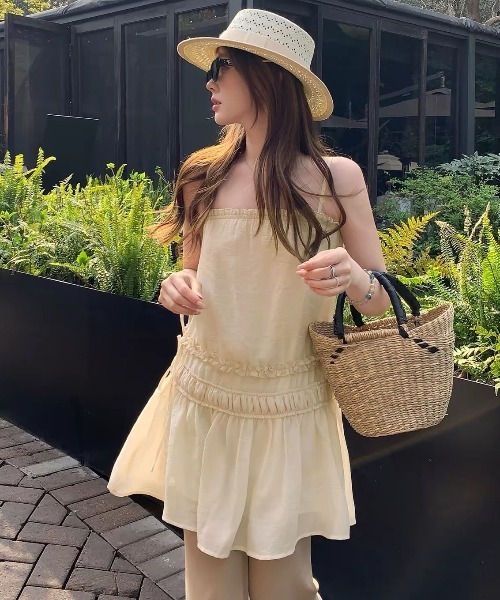gossip!ロサンゼルス(ゴシップロサンゼルス)の「フリル切り替え細紐キャミミニワンピース(ワンピース・レディース・オフホワイト・FREE)」の1枚目の写真