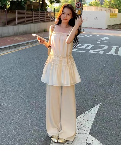 gossip!ロサンゼルス(ゴシップロサンゼルス)の「フリル切り替え細紐キャミミニワンピース(ワンピース・レディース・オフホワイト・FREE)」の5枚目の写真