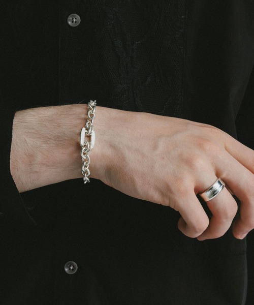BLAYMORE（ブレイモア）の「【BLAYMORE】Letter Chain Bracelet / チェーンブレスレット（ブレスレット・メンズ・シルバー・1/2）」の6枚目の写真