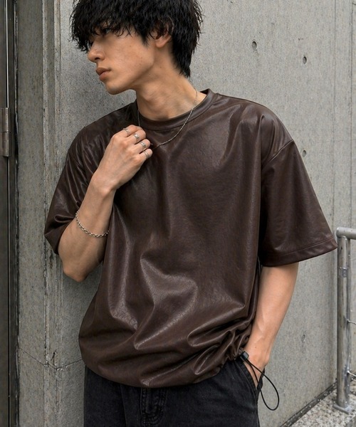 VIBGYOR(ヴィブジョー)の「【Bls】 【ZM】【Bling Leads】フェイクレザ- ドローストリングTEE(BL)(Tシャツ/カットソー・メンズ・ダークブラウン/ホワイト/ブラウン・LARGE/MEDIUM)」の2枚目の写真