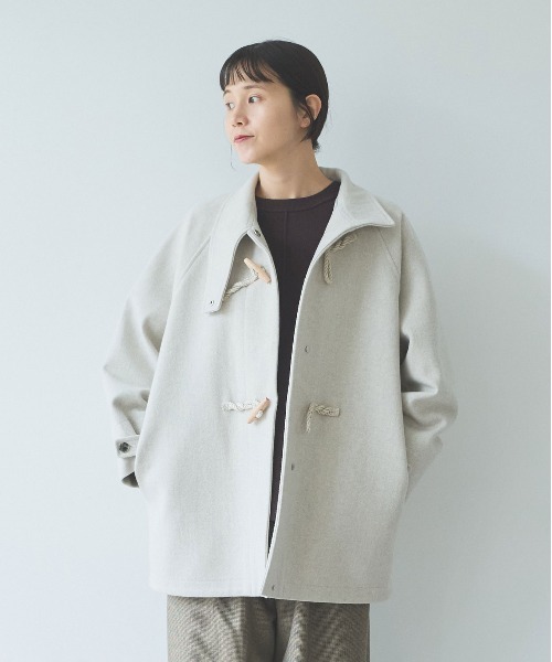 yuni（ユニ　）の「super100 Wool middle　length toggle button coat（ダッフルコート・レディース・アイボリー/ブラック・FREE）」の2枚目の写真
