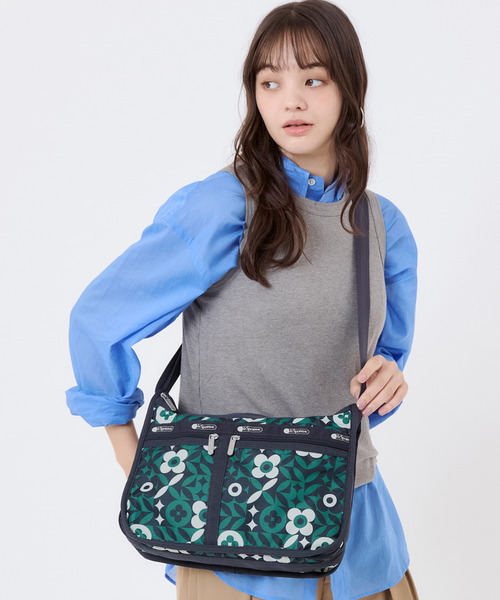 LeSportsac(レスポートサック)の「DELUXE EVERYDAY BAG ボタニックタイル(ショルダーバッグ・レディース・グリーン・FREE)」の1枚目の写真