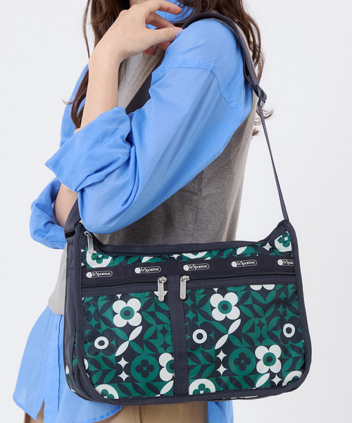 LeSportsac(レスポートサック)の「DELUXE EVERYDAY BAG ボタニックタイル(ショルダーバッグ・レディース・グリーン・FREE)」の2枚目の写真