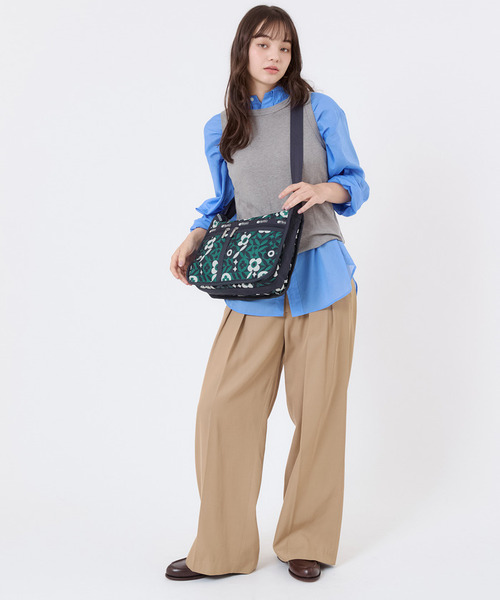 LeSportsac(レスポートサック)の「DELUXE EVERYDAY BAG ボタニックタイル(ショルダーバッグ・レディース・グリーン・FREE)」の3枚目の写真