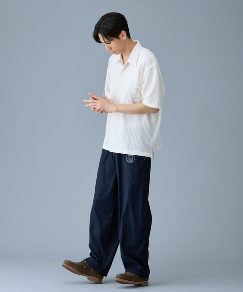 PARIS SAINT-GERMAIN（パリサンジェルマン）の「【Paris Saint-Germain / パリ・サン＝ジェルマン】 JP CREST PATCH SHIRT（シャツ/ブラウス・メンズ・ホワイト/ブラック・MEDIUM/LARGE）」の3枚目の写真
