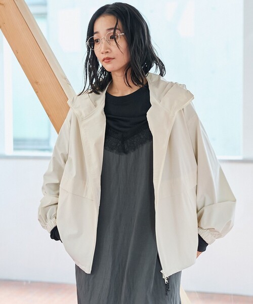 coen(コーエン)の「【撥水/ストレッチ/UVカット】C.mt パッカブルマウンテンパーカー(マウンテンパーカー・レディース・オフホワイト/ブラウン/オリーブ/ブラック・L/M)」の7枚目の写真