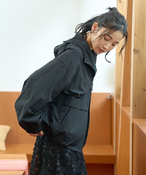 coen(コーエン)の「【撥水/ストレッチ/UVカット】C.mt パッカブルマウンテンパーカー(マウンテンパーカー・レディース・オフホワイト/ブラウン/オリーブ/ブラック・L/M)」の14枚目の写真