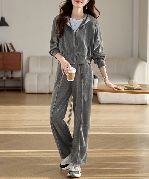 ONEP STAR(ワンピスター)の「リラックスジップパーカー&パンツセットアップ(セットアップ・レディース・グレー・MEDIUM/LARGE/X-LARGE)」の2枚目の写真