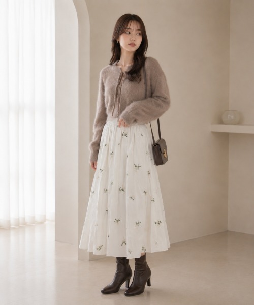 center i（センターアイ）の「小花柄 ギャザーフレア ロングスカート（スカート・レディース・ホワイト・S/M）」の2枚目の写真