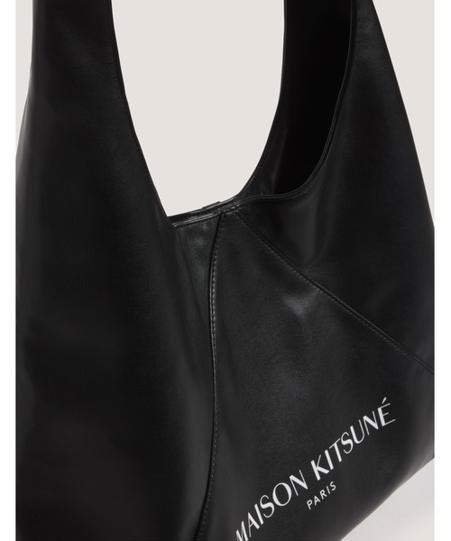 Maison Kitsune(メゾンキツネ)の「TRIANGLE TOTE(トートバッグ・メンズ・ブラック・U)」の4枚目の写真