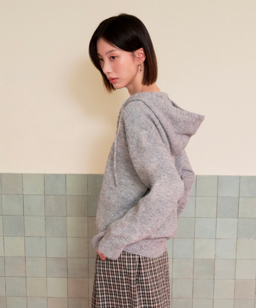 VLETI（ブレッティ）の「ウールVネック刺繍入りフードニット（グレー）（ニット/セーター・レディース・グレー・FREE）」の2枚目の写真