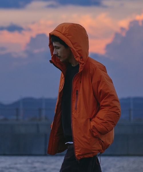 NANGA(ナンガ)の「『別注』NANGA×DOORS AURORA TEX DOWN PARKA(ダウンジャケット/コート・メンズ・オレンジ/ブラック/ネイビー/チャコールグレー/ブラウン・MEDIUM/SMALL/X-LARGE/LARGE/XX-LARGE)」の5枚目の写真