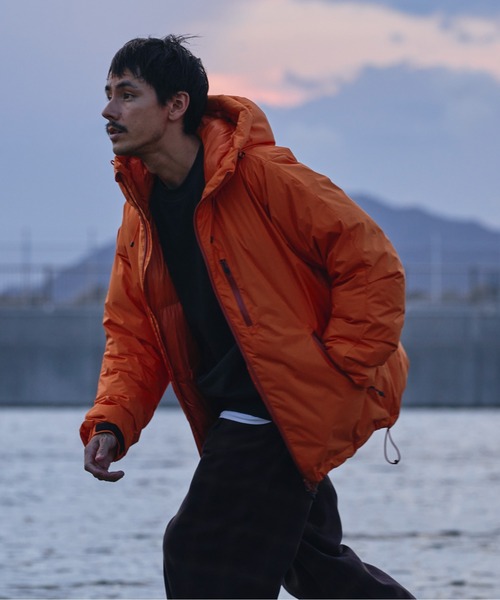 NANGA(ナンガ)の「『別注』NANGA×DOORS AURORA TEX DOWN PARKA(ダウンジャケット/コート・メンズ・オレンジ/ブラック/ネイビー/チャコールグレー/ブラウン・MEDIUM/SMALL/X-LARGE/LARGE/XX-LARGE)」の18枚目の写真