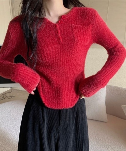 Beststore(ベストストア)の「シャギーニット ヘンリーネック トップス ふわふわ ショート丈 秋冬(ニット/セーター・レディース・レッド/ピンク/ブルー/ブラック・FREE)」の15枚目の写真