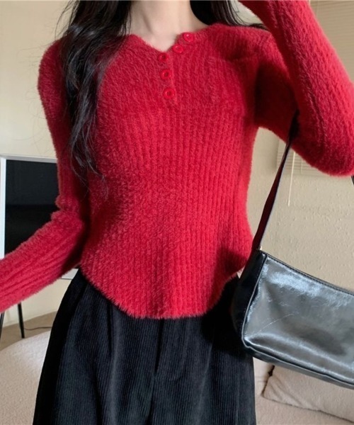 Beststore(ベストストア)の「シャギーニット ヘンリーネック トップス ふわふわ ショート丈 秋冬(ニット/セーター・レディース・レッド/ピンク/ブルー/ブラック・FREE)」の16枚目の写真