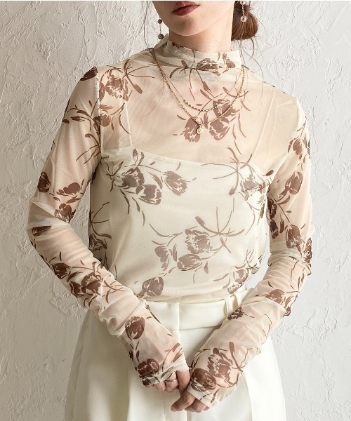 She's Closet（シーズクローゼット）の「プチハイネック 長袖 花柄シアートップスス（Tシャツ/カットソー・レディース・ネイビー/ブラック/アイボリー・FREE）」の2枚目の写真