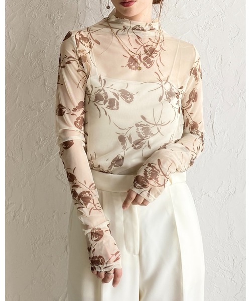 She's Closet（シーズクローゼット）の「プチハイネック 長袖 花柄シアートップスス（Tシャツ/カットソー・レディース・ネイビー/ブラック/アイボリー・FREE）」の6枚目の写真