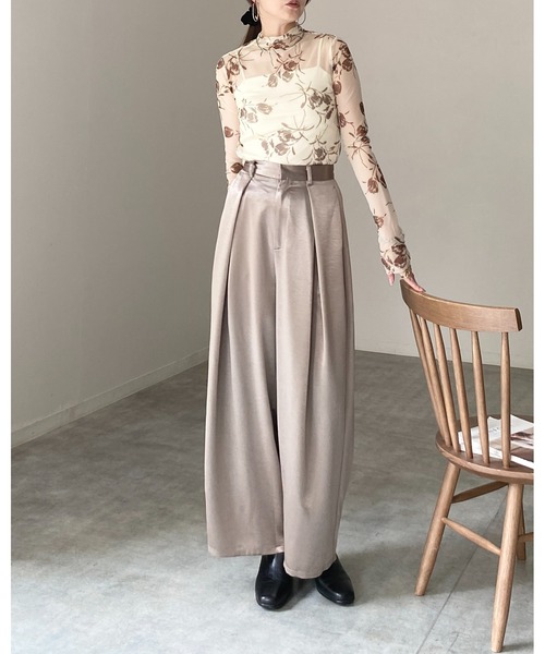 She's Closet（シーズクローゼット）の「プチハイネック 長袖 花柄シアートップスス（Tシャツ/カットソー・レディース・ネイビー/ブラック/アイボリー・FREE）」の5枚目の写真
