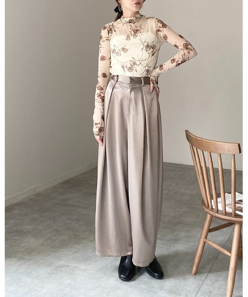 She's Closet（シーズクローゼット）の「プチハイネック 長袖 花柄シアートップスス（Tシャツ/カットソー・レディース・ネイビー/ブラック/アイボリー・FREE）」の4枚目の写真