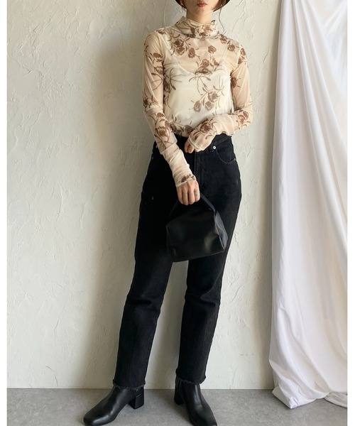 She's Closet（シーズクローゼット）の「プチハイネック 長袖 花柄シアートップスス（Tシャツ/カットソー・レディース・ネイビー/ブラック/アイボリー・FREE）」の16枚目の写真