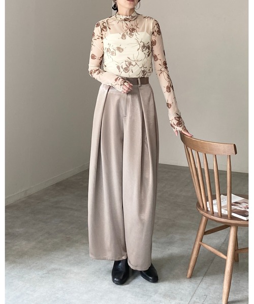 She's Closet（シーズクローゼット）の「プチハイネック 長袖 花柄シアートップスス（Tシャツ/カットソー・レディース・ネイビー/ブラック/アイボリー・FREE）」の10枚目の写真