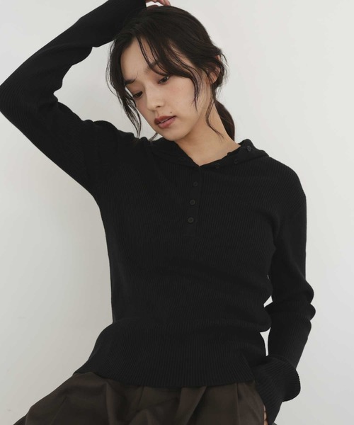 hellam(へラム)の「ヘンリーネックフードニットプルオーバー(Tシャツ/カットソー・レディース・ブラック/アイボリー/杢グレー・FREE)」の4枚目の写真