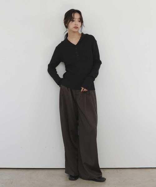 hellam(へラム)の「ヘンリーネックフードニットプルオーバー(Tシャツ/カットソー・レディース・ブラック/アイボリー/杢グレー・FREE)」の5枚目の写真
