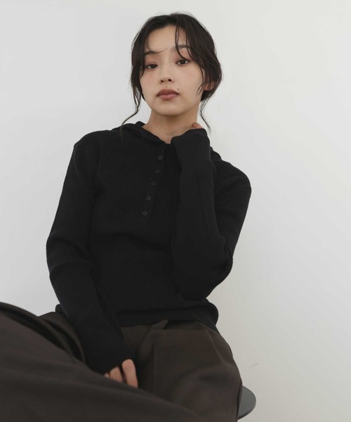 hellam(へラム)の「ヘンリーネックフードニットプルオーバー(Tシャツ/カットソー・レディース・ブラック/アイボリー/杢グレー・FREE)」の11枚目の写真