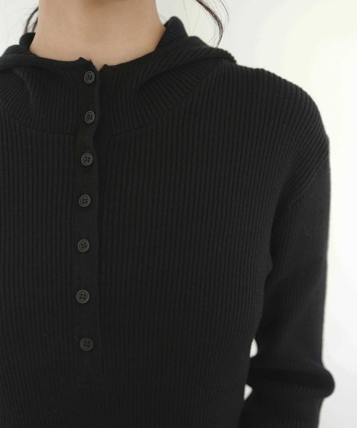 hellam(へラム)の「ヘンリーネックフードニットプルオーバー(Tシャツ/カットソー・レディース・ブラック/アイボリー/杢グレー・FREE)」の12枚目の写真